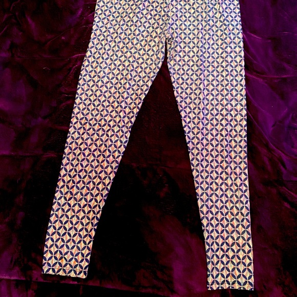Lularoe leggings size tall & curvy - Picture 2 of 2